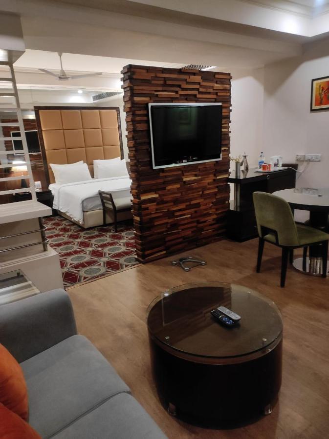 Inn Riviera Jammu Buitenkant foto
